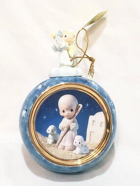 Precious Moments He Leadeth Me Christmas Ornament 1999 A Savior Is Born 4"